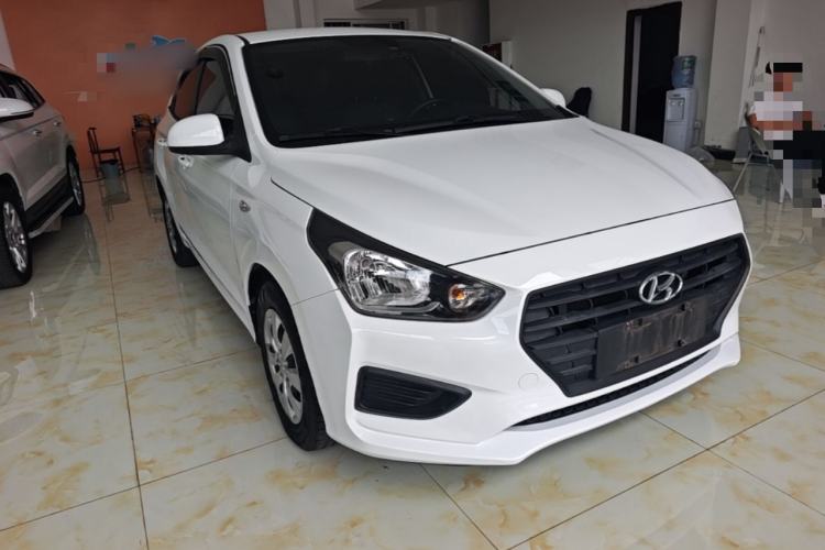 Used Hyundai Verna (older generation) 2020 1.4L Manual GL Refreshed Edition Front Right 45 Deg