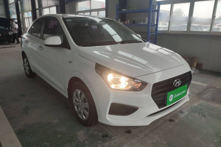 Used Hyundai Verna (older generation) 2020 1.4L Manual GL Refreshed Edition Front Right 45 Deg