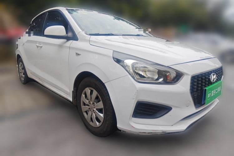 Used Hyundai Verna (older generation) 2020 1.4L Manual GL Refreshed Edition Front Right 45 Deg
