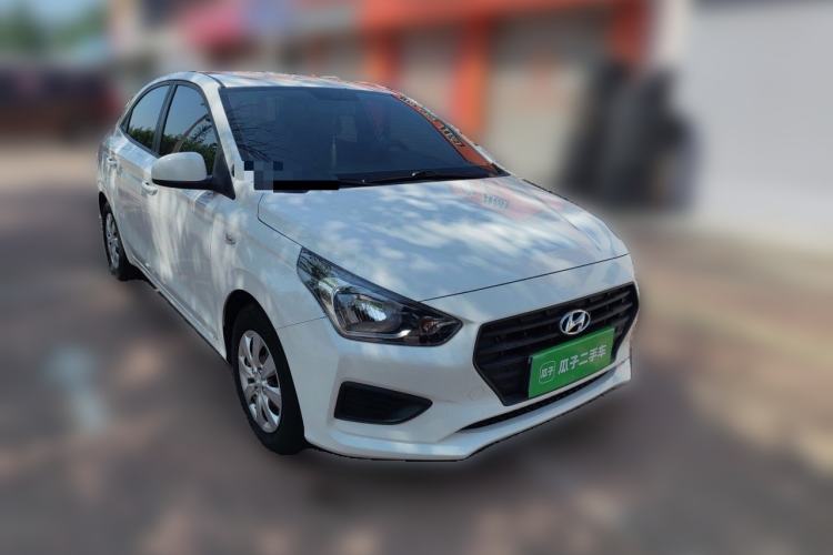 Used Hyundai Verna (older generation) 2020 1.4L Manual GL Refreshed Edition Front Right 45 Deg
