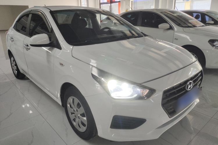 Used Hyundai Verna (older generation) 2020 1.4L Manual GL Refreshed Edition Front Right 45 Deg