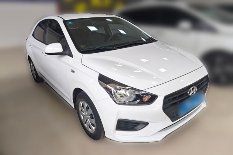 Used Hyundai Verna (older generation) 2020 1.4L Manual GL Refreshed Edition Front Right 45 Deg