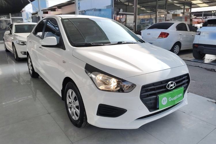 Used Hyundai Verna (older generation) 2020 1.4L Manual GL Refreshed Edition Front Right 45 Deg