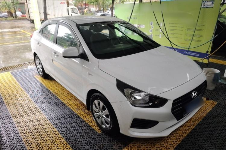 Used Hyundai Verna (older generation) 2020 1.4L Manual GL Refreshed Edition Front Right 45 Deg
