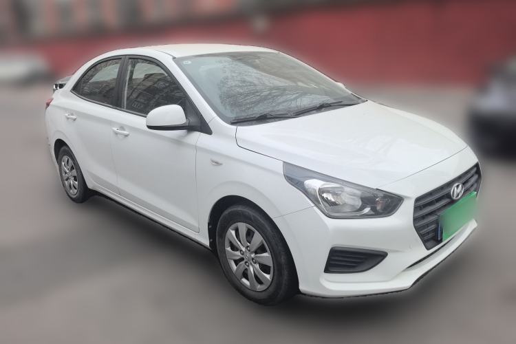 Used Hyundai Verna (older generation) 2020 1.4L Manual GL Refreshed Edition Front Right 45 Deg