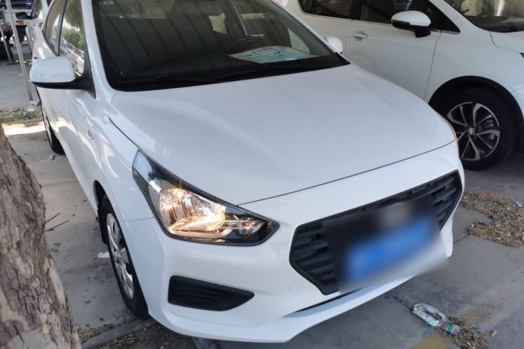 Used Hyundai Verna (older generation) 2020 1.4L Manual GL Refreshed Edition Front Right 45 Deg