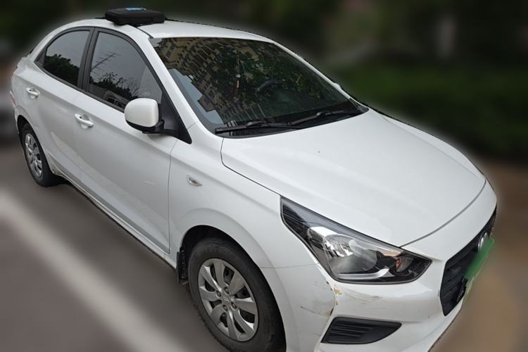 Used Hyundai Verna (older generation) 2020 1.4L Manual GL Refreshed Edition Front Right 45 Deg