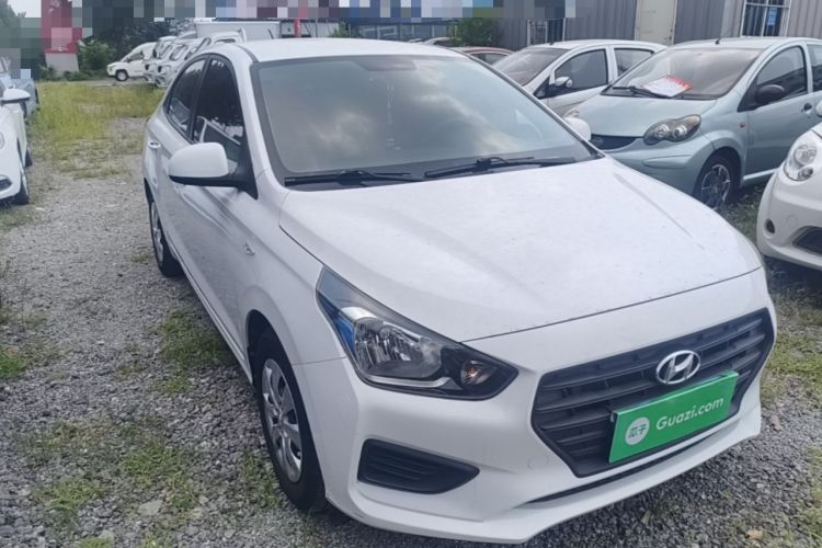 Used Hyundai Verna (older generation) 2020 1.4L Manual GL Refreshed Edition Front Right 45 Deg