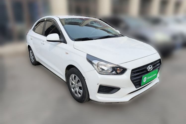 Used Hyundai Verna (older generation) 2020 1.4L Manual GL Refreshed Edition Front Right 45 Deg