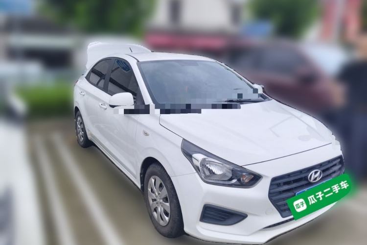 Used Hyundai Verna (older generation) 2020 1.4L Manual GL Refreshed Edition Front Right 45 Deg
