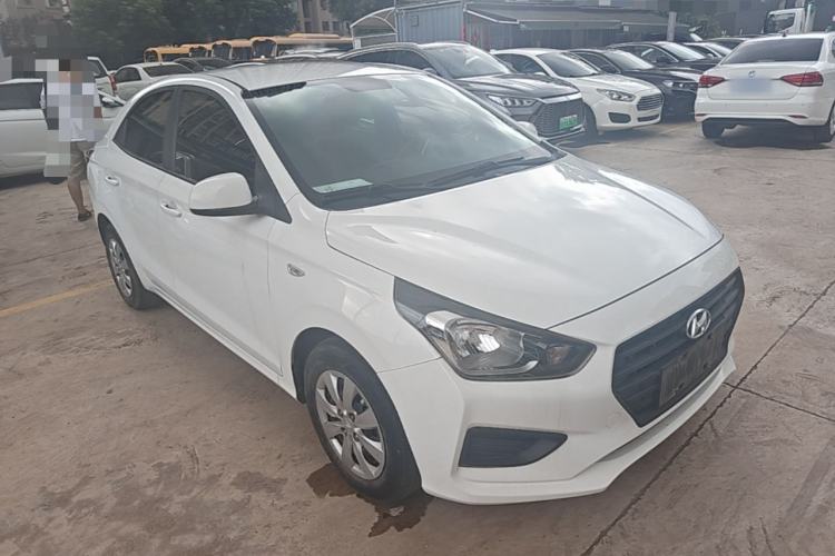 Used Hyundai Verna (older generation) 2020 1.4L Manual GL Refreshed Edition Front Right 45 Deg