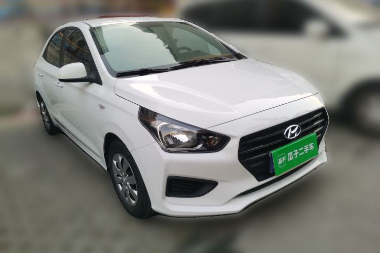 Used Hyundai Verna (older generation) 2020 1.4L Manual GL Refreshed Edition Front Right 45 Deg