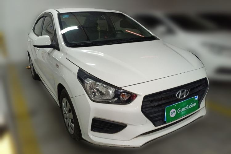 Used Hyundai Verna (older generation) 2020 1.4L Manual GL Refreshed Edition Front Right 45 Deg