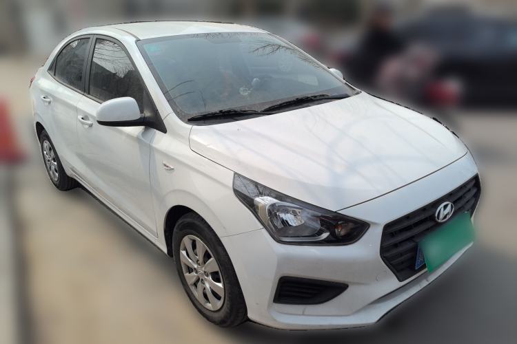 Used Hyundai Verna (older generation) 2020 1.4L Manual GL Refreshed Edition Front Right 45 Deg