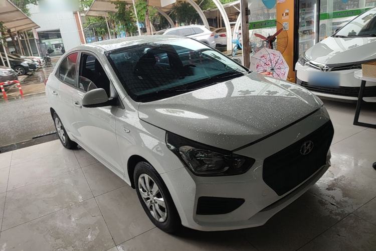 Used Hyundai Verna (older generation) 2020 1.4L Manual GL Refreshed Edition Front Right 45 Deg