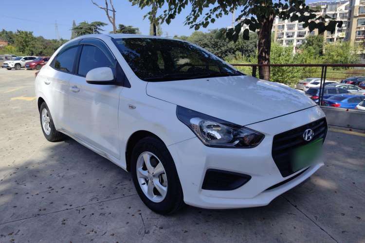 Used Hyundai Verna (older generation) 2020 1.4L Manual GL Refreshed Edition Front Right 45 Deg