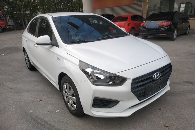 Used Hyundai Verna (older generation) 2020 1.4L Manual GL Refreshed Edition Front Right 45 Deg