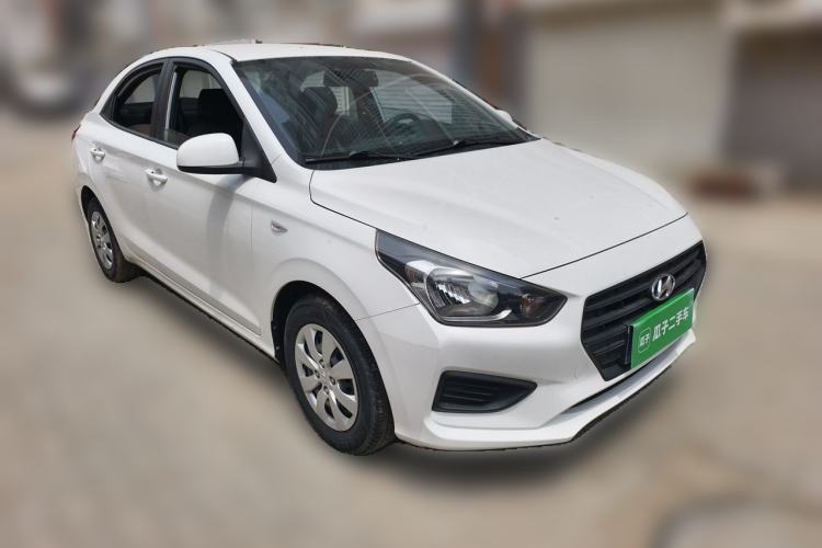 Used Hyundai Verna (older generation) 2020 1.4L Manual GL Refreshed Edition Front Right 45 Deg