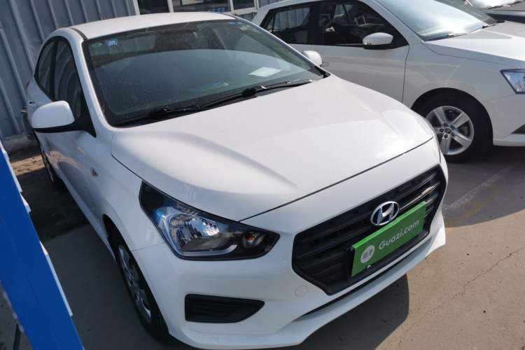 Used Hyundai Verna (older generation) 2020 1.4L Manual GL Refreshed Edition Front Right 45 Deg