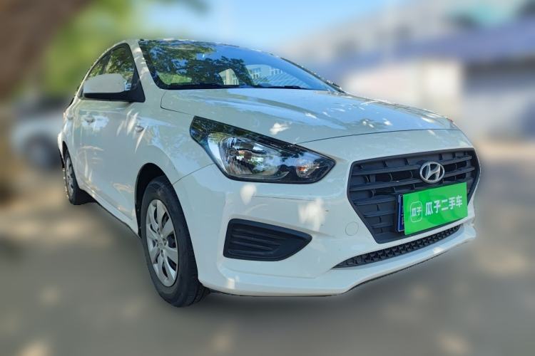 Used Hyundai Verna (older generation) 2020 1.4L Manual GL Refreshed Edition Front Right 45 Deg
