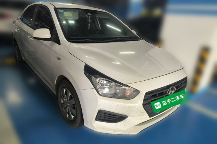 Used Hyundai Verna (older generation) 2020 1.4L Manual GL Refreshed Edition Front Right 45 Deg