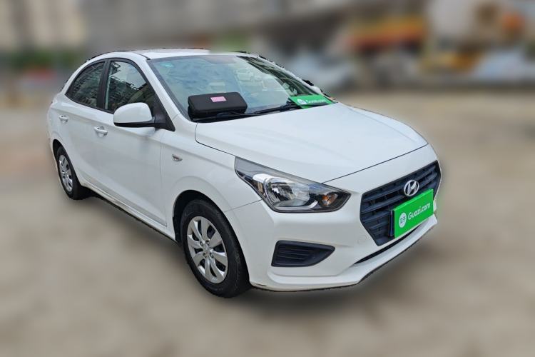 Used Hyundai Verna (older generation) 2020 1.4L Manual GL Refreshed Edition Front Right 45 Deg