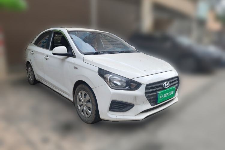 Used Hyundai Verna (older generation) 2020 1.4L Manual GL Refreshed Edition Front Right 45 Deg