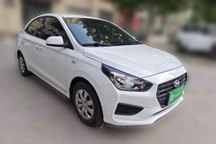 Used Hyundai Verna (older generation) 2020 1.4L Manual GL Refreshed Edition Front Right 45 Deg
