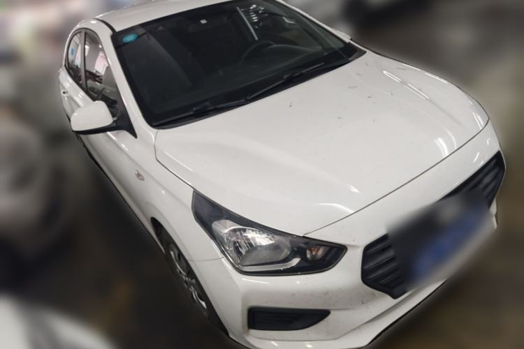 Used Hyundai Verna (older generation) 2020 1.4L Manual GL Refreshed Edition Front Right 45 Deg
