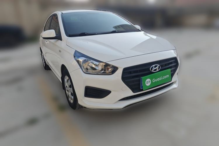Used Hyundai Verna (older generation) 2020 1.4L Manual GL Refreshed Edition Front Right 45 Deg