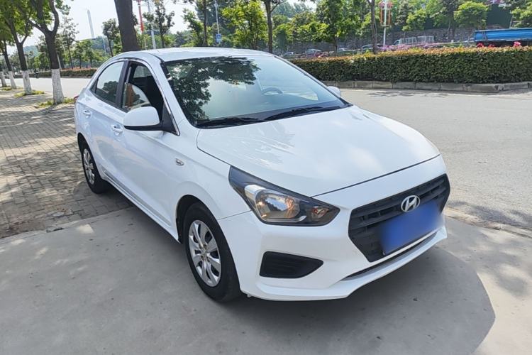 Used Hyundai Verna (older generation) 2020 1.4L Manual GL Refreshed Edition Front Right 45 Deg