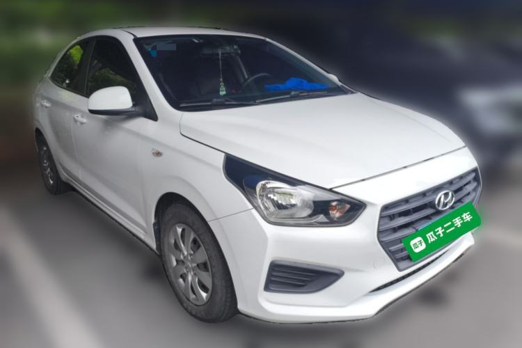 Used Hyundai Verna (older generation) 2020 1.4L Manual GL Refreshed Edition Front Right 45 Deg