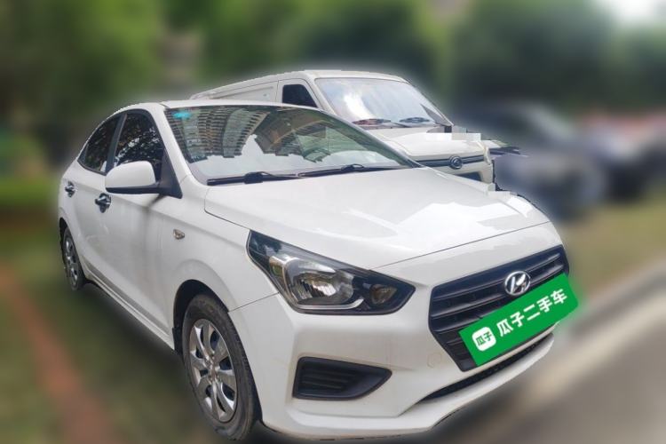 Used Hyundai Verna (older generation) 2020 1.4L Manual GL Refreshed Edition Front Right 45 Deg