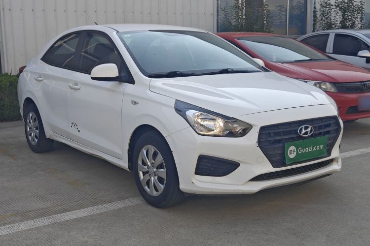 Used Hyundai Verna (older generation) 2020 1.4L Manual GL Refreshed Edition Front Right 45 Deg