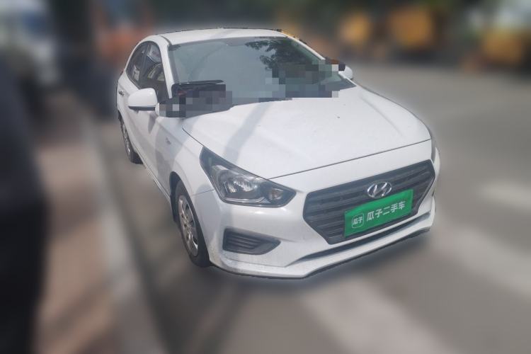 Used Hyundai Verna (older generation) 2020 1.4L Manual GL Refreshed Edition Front Right 45 Deg