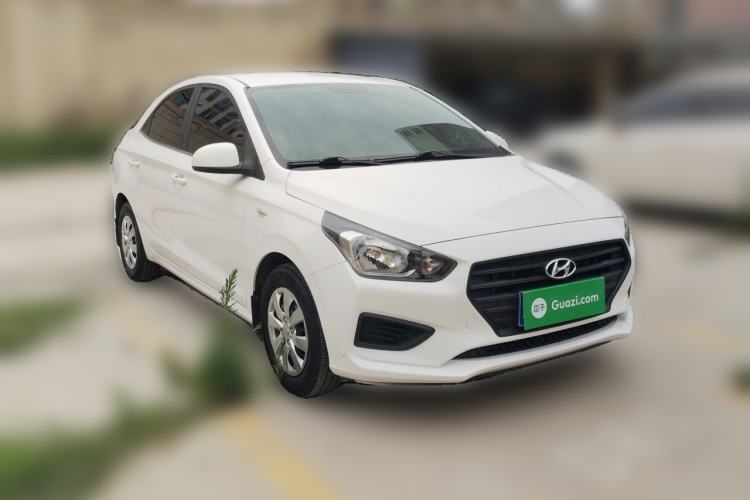 Used Hyundai Verna (older generation) 2020 1.4L Manual GL Refreshed Edition Front Right 45 Deg