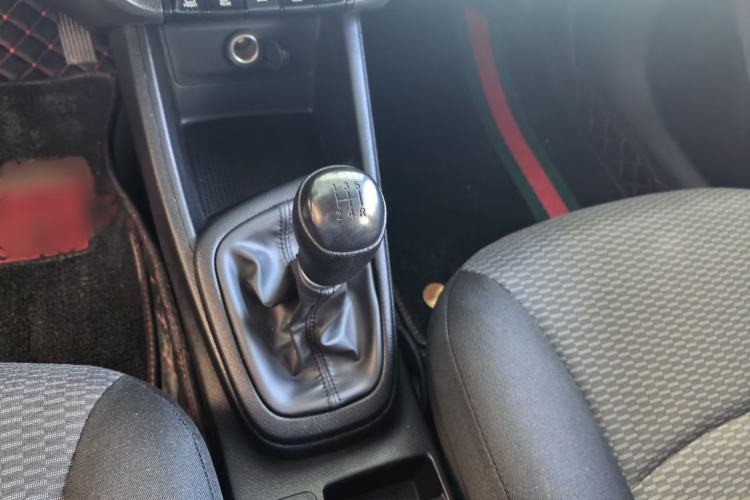 Used Hyundai Verna (older generation) 2020 1.4L Manual GL Refreshed Edition Gear Lever