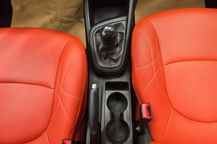 Used Hyundai Verna (older generation) 2020 1.4L Manual GL Refreshed Edition Gear Lever