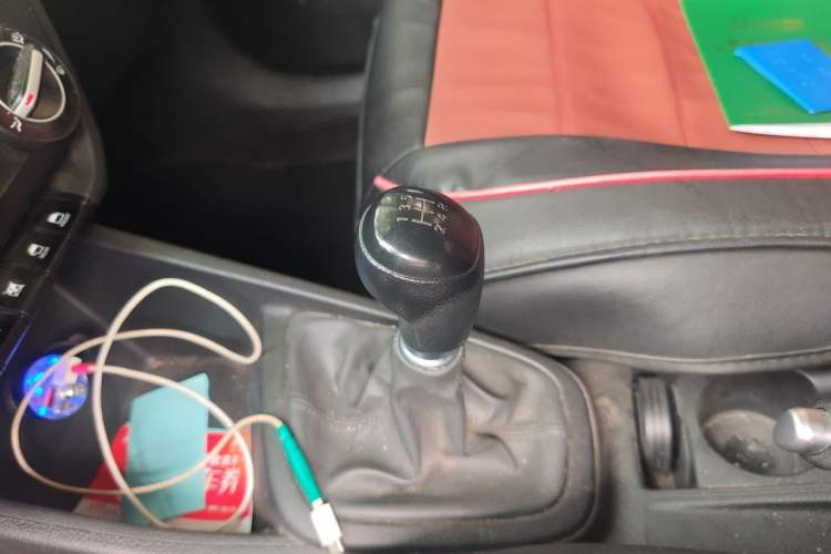 Used Hyundai Verna (older generation) 2020 1.4L Manual GL Refreshed Edition Gear Lever