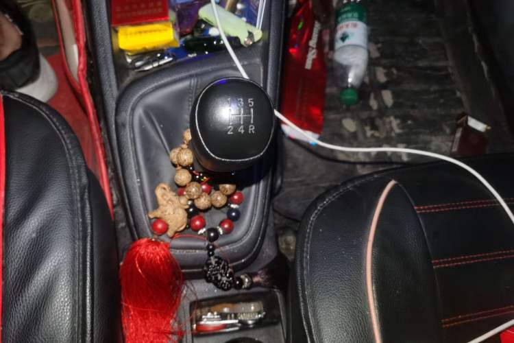 Used Hyundai Verna (older generation) 2020 1.4L Manual GL Refreshed Edition Gear Lever