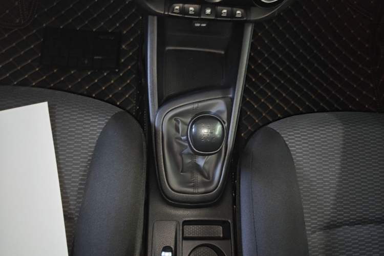 Used Hyundai Verna (older generation) 2020 1.4L Manual GL Refreshed Edition Gear Lever