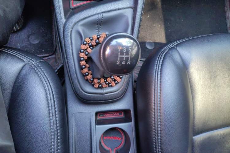 Used Hyundai Verna (older generation) 2020 1.4L Manual GL Refreshed Edition Gear Lever
