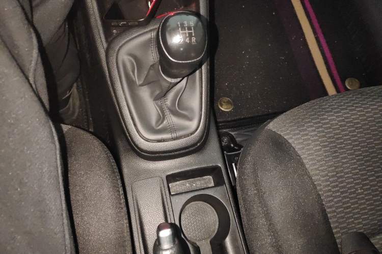 Used Hyundai Verna (older generation) 2020 1.4L Manual GL Refreshed Edition Gear Lever