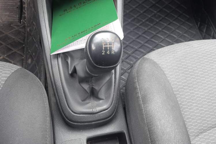 Used Hyundai Verna (older generation) 2020 1.4L Manual GL Refreshed Edition Gear Lever