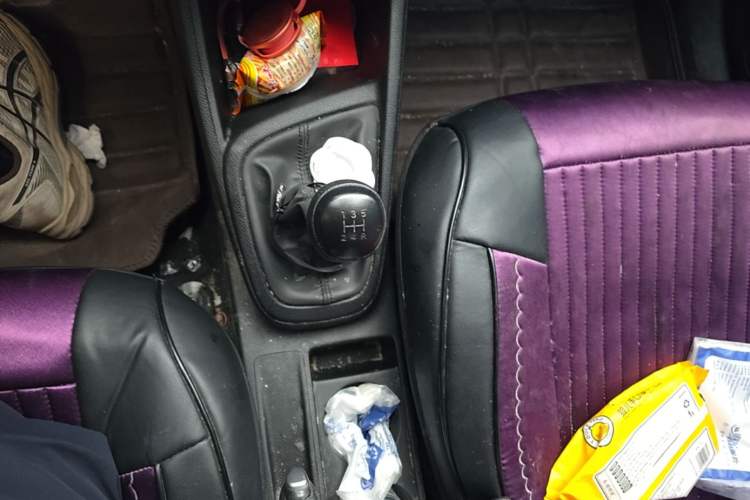 Used Hyundai Verna (older generation) 2020 1.4L Manual GL Refreshed Edition Gear Lever