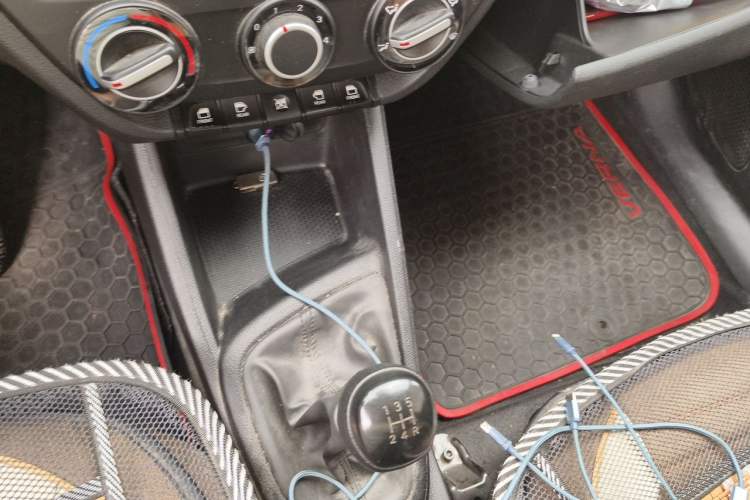 Used Hyundai Verna (older generation) 2020 1.4L Manual GL Refreshed Edition Gear Lever