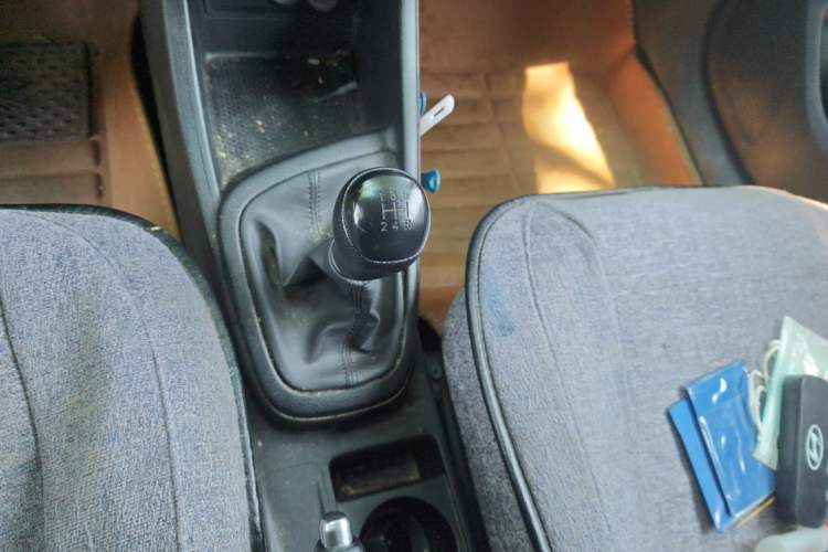 Used Hyundai Verna (older generation) 2020 1.4L Manual GLS Vibrant Edition Gear Lever