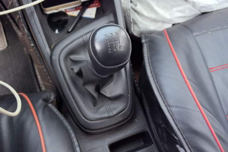 Used Hyundai Verna (older generation) 2020 1.4L Manual GL Refreshed Edition Gear Lever