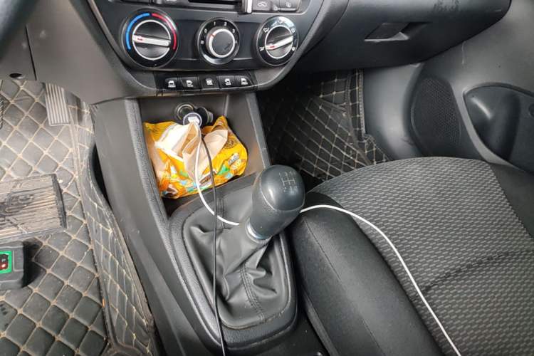 Used Hyundai Verna (older generation) 2020 1.4L Manual GL Refreshed Edition Gear Lever