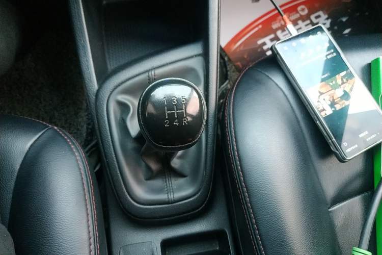 Used Hyundai Verna (older generation) 2020 1.4L Manual GL Refreshed Edition Gear Lever